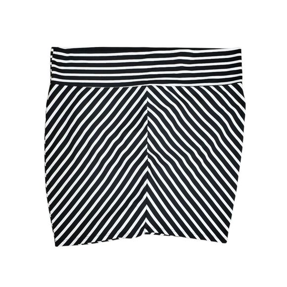 Torrid Black and White Chevron Pencil Skirt 4 - Picture 3 of 4